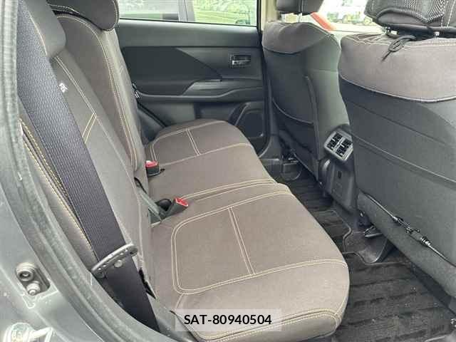 Mitsubishi OUTLANDER 2020 8694032-8