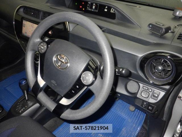 Toyota AQUA 2017 8862349-3