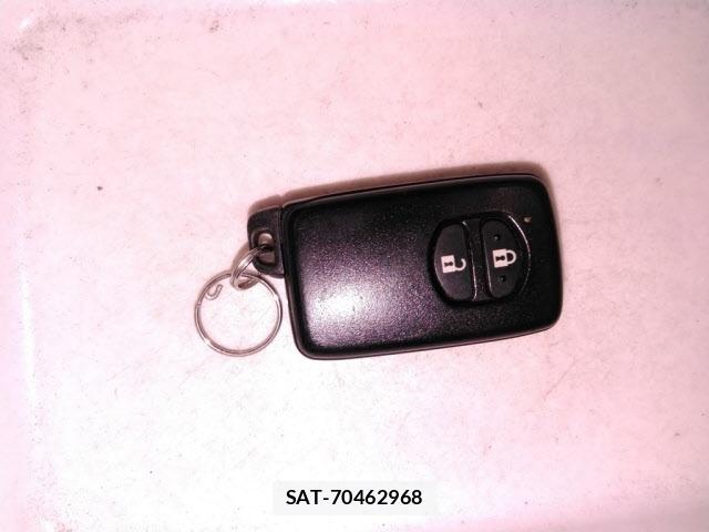 Toyota AQUA 2014 8682949-10