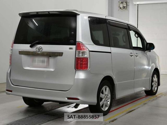 Toyota NOAH 2009 8870220-1