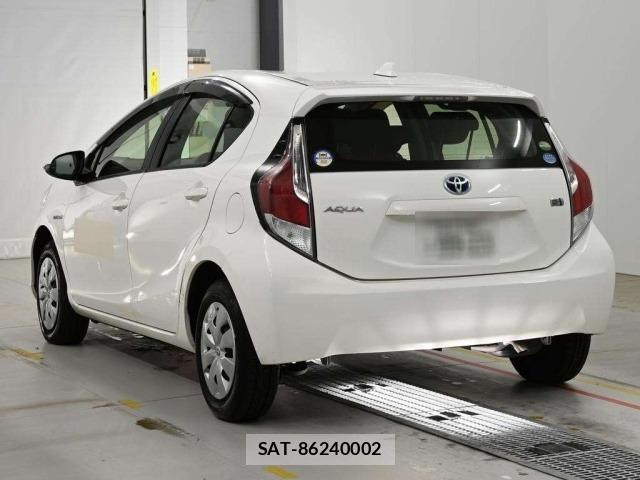 Toyota AQUA 2016 8862355-6