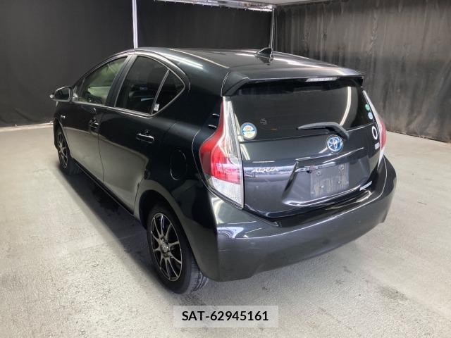 Toyota AQUA 2016 8862341-1