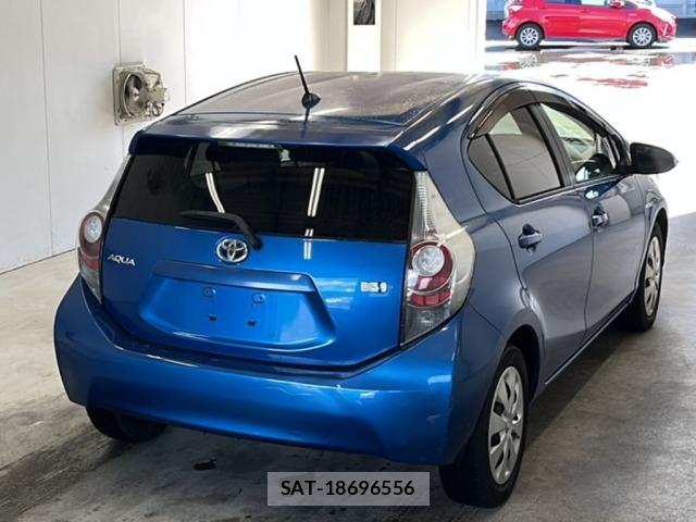 Toyota AQUA 2012 8862368-1
