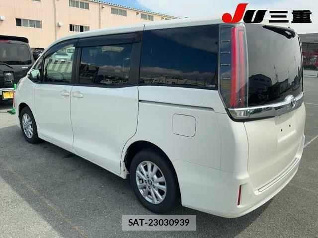 Toyota NOAH 2017 8765260-1