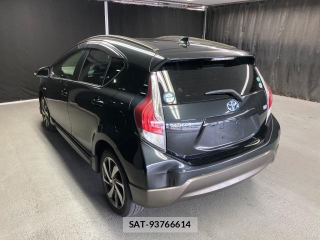 Toyota AQUA 2015 8682908-1
