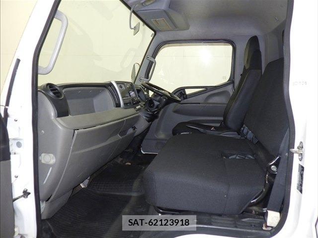 Mitsubishi CANTER 2018 8863600-8