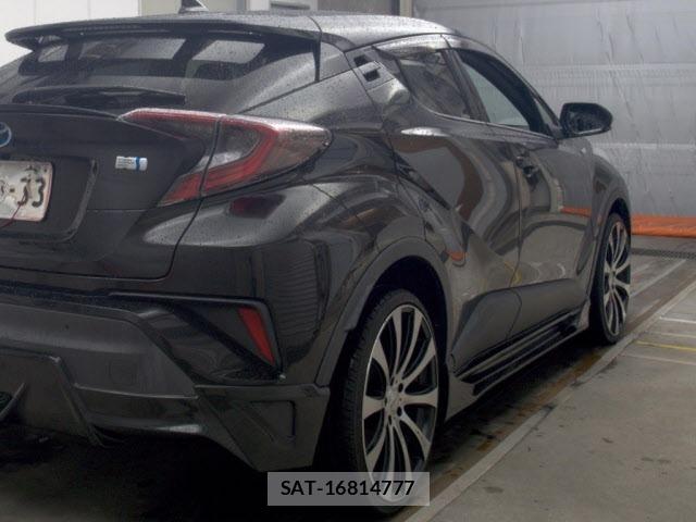Toyota C-HR 2017 8768428-5