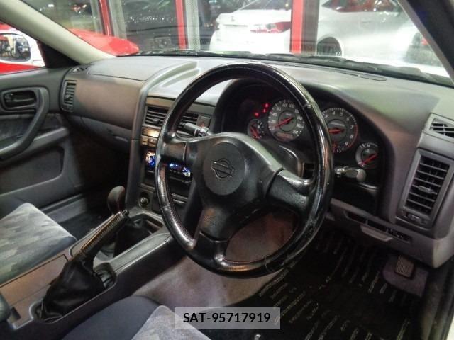 Nissan SKYLINE 2000 8909114-2