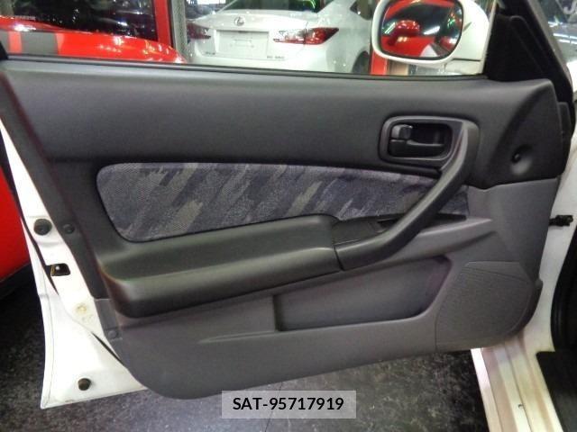 Nissan SKYLINE 2000 8909114-26