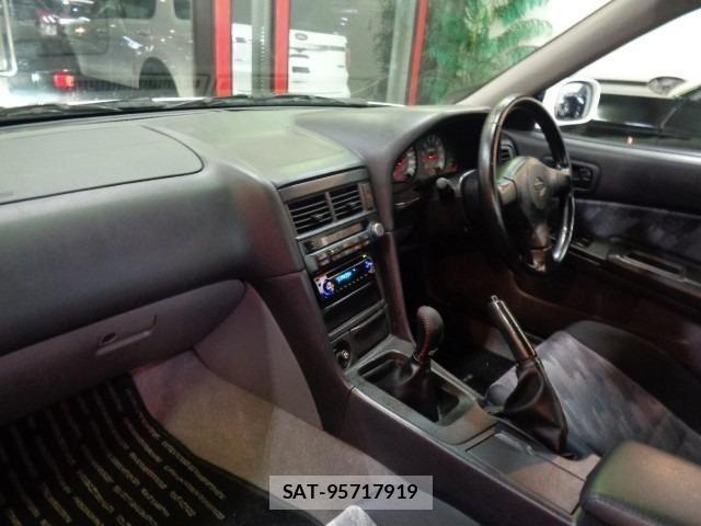 Nissan SKYLINE 2000 8909114-28