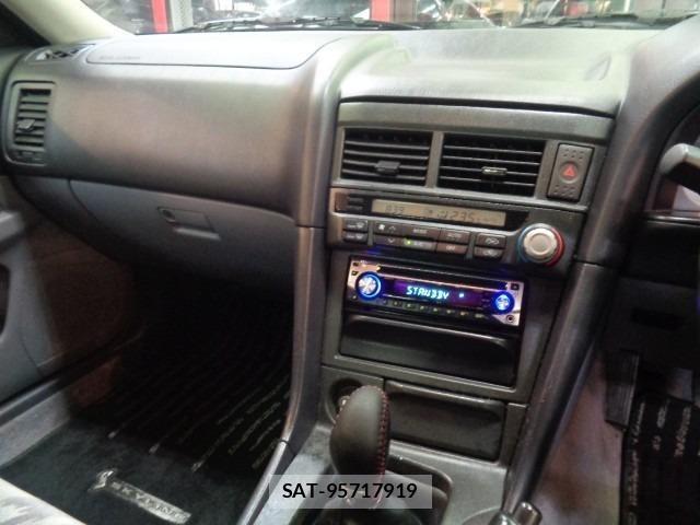 Nissan SKYLINE 2000 8909114-29