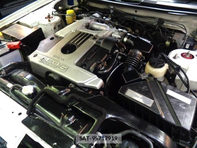 Nissan SKYLINE 2000 8909114-33