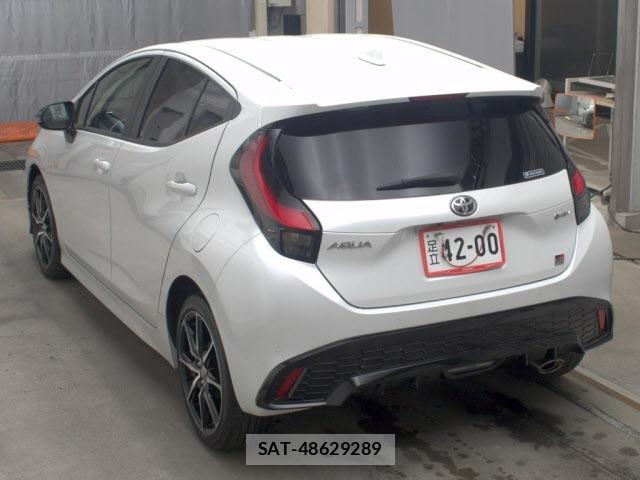 Toyota AQUA 2025 8862346-1