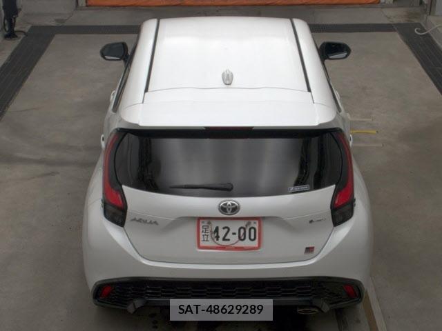 Toyota AQUA 2025 8862346-7