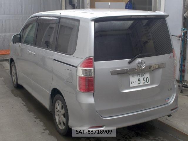 Toyota NOAH 2007 8765233-1