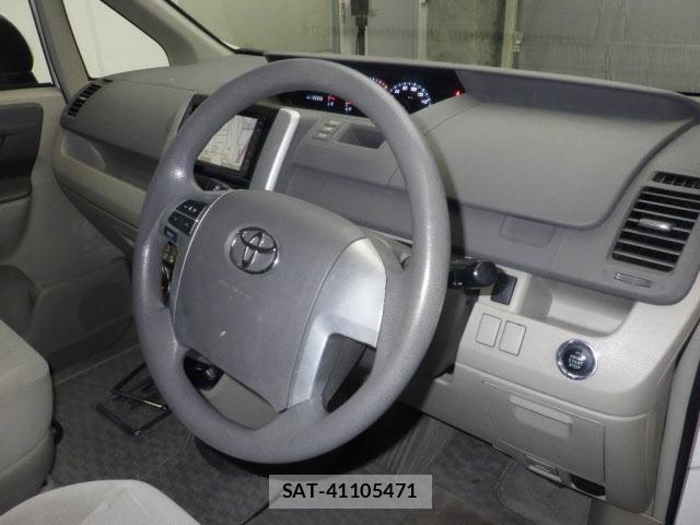 Toyota NOAH 2011 8870210-3