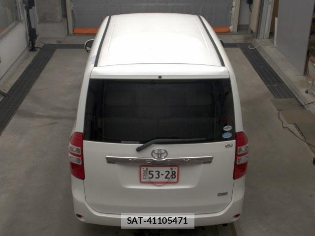 Toyota NOAH 2011 8870210-7