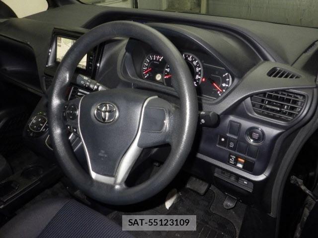 Toyota NOAH 2015 8870211-3