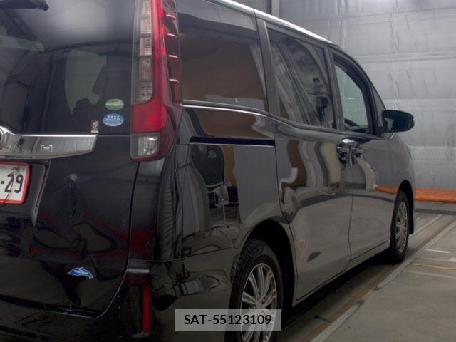 Toyota NOAH 2015 8870211-5
