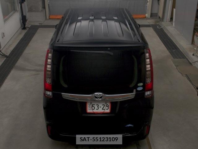 Toyota NOAH 2015 8870211-7