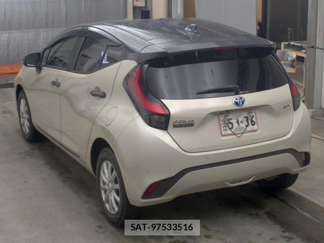 Toyota AQUA 2025 8682941-1