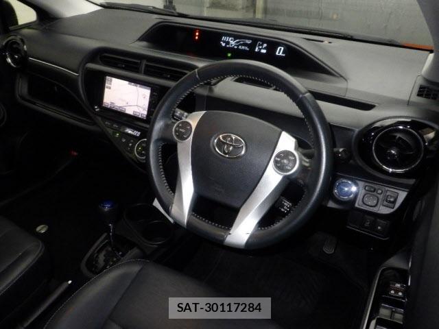 Toyota AQUA 2015 8682942-3