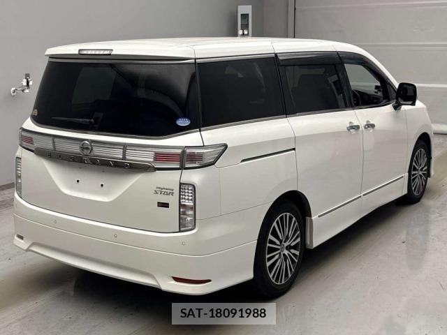 Nissan ELGRAND 2021 8689640-1