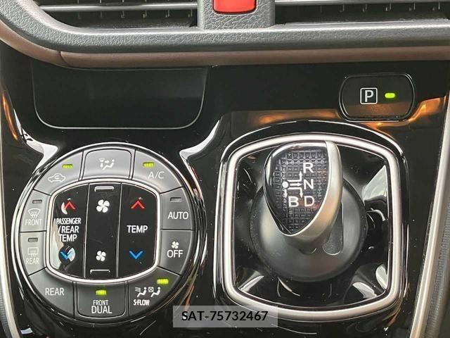 Toyota ESQUIRE 2015 8908406-17