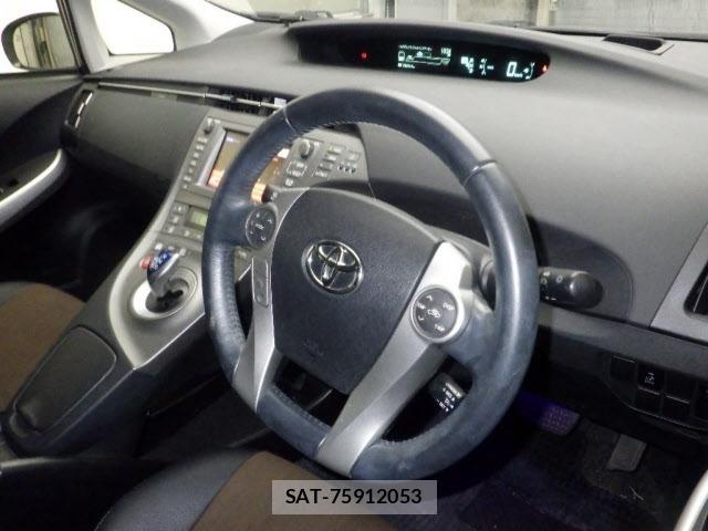 Toyota PRIUS 2015 8691597-3