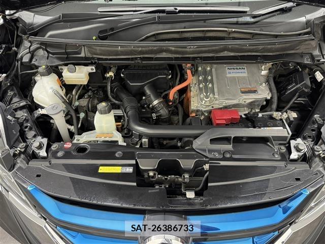 Nissan SERENA 2018 8924293-4