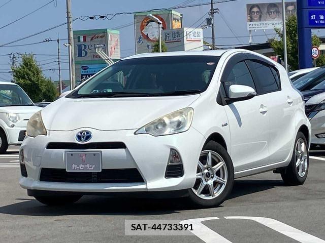 Toyota AQUA 2013 8682984-0