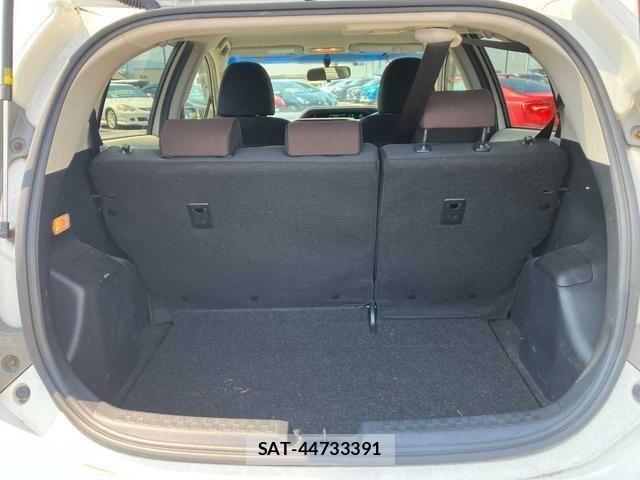 Toyota AQUA 2013 8682984-10