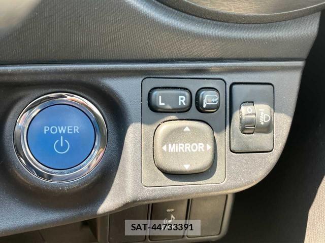 Toyota AQUA 2013 8682984-18
