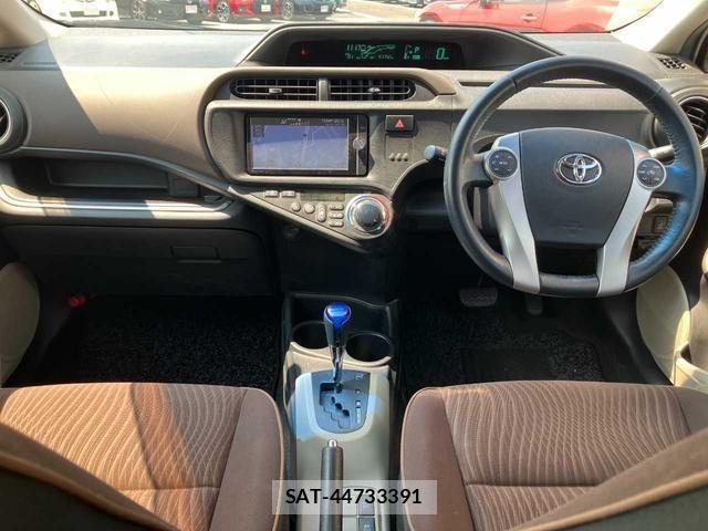 Toyota AQUA 2013 8682984-2