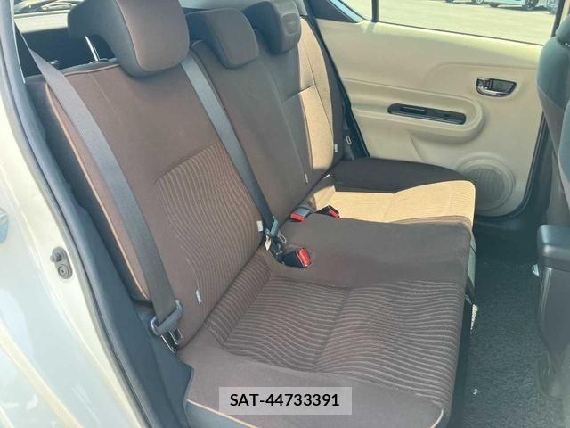 Toyota AQUA 2013 8682984-5