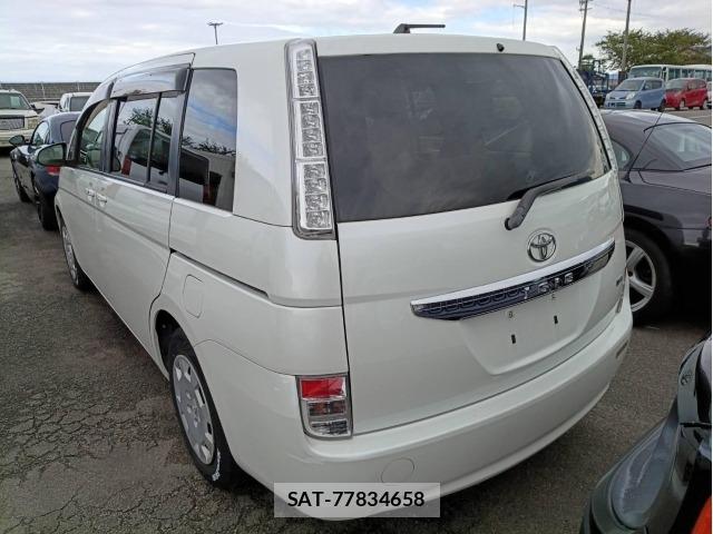 Toyota ISIS 2015 8777941-1