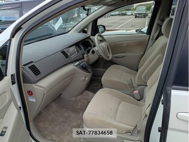 Toyota ISIS 2015 8777941-4