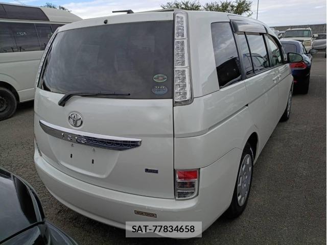 Toyota ISIS 2015 8777941-6