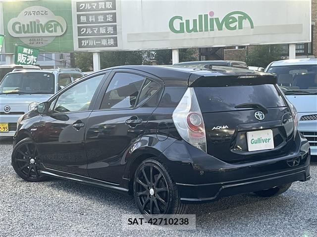 Toyota AQUA 2012 8946854-13