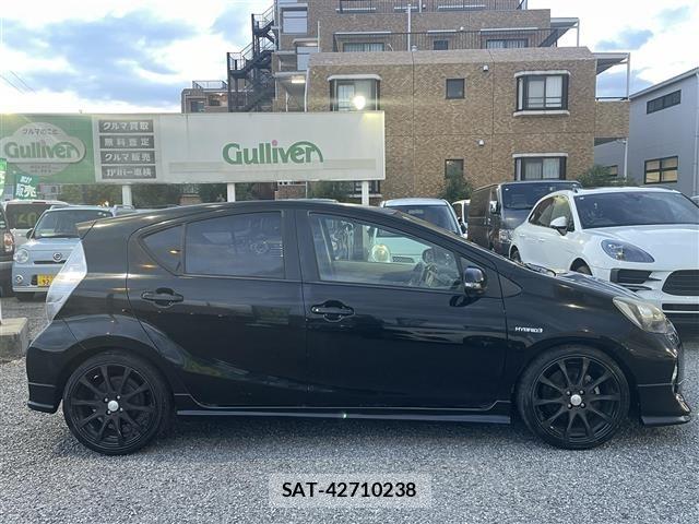 Toyota AQUA 2012 8946854-4
