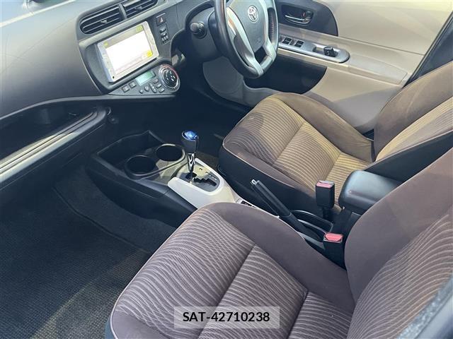 Toyota AQUA 2012 8946854-7