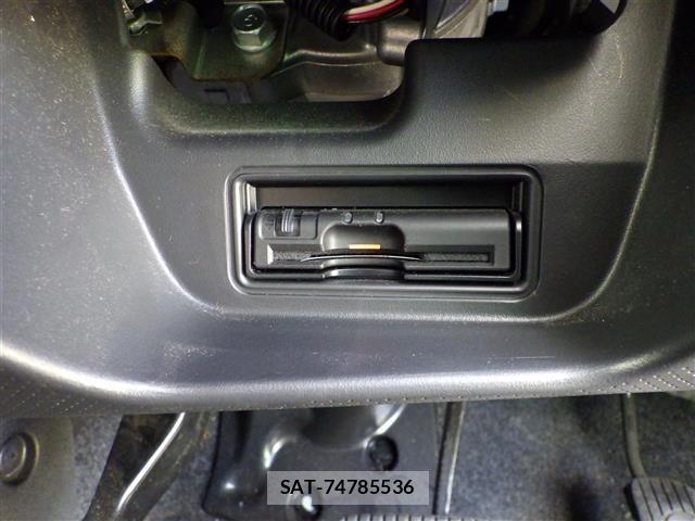 Nissan Wingroad 2017 8916842-3