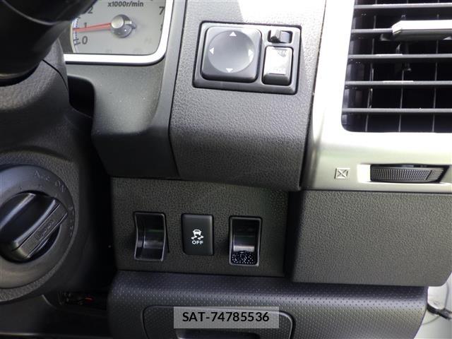 Nissan Wingroad 2017 8916842-5
