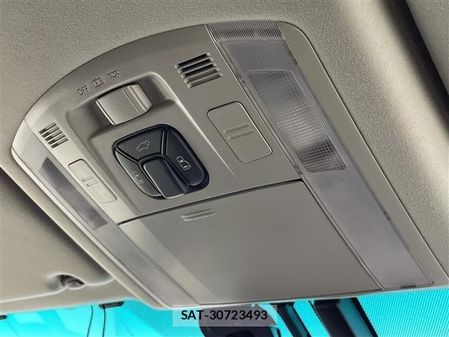 Toyota VELLFIRE 2013 8692789-2
