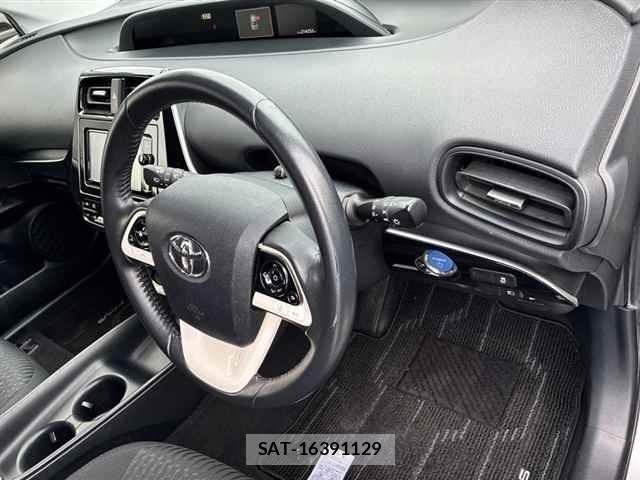 Toyota PRIUS 2016 8911382-3