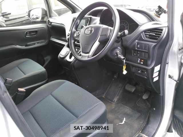 Toyota NOAH 2019 8765177-3
