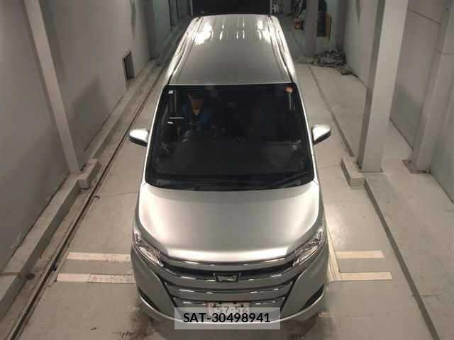 Toyota NOAH 2019 8765177-6
