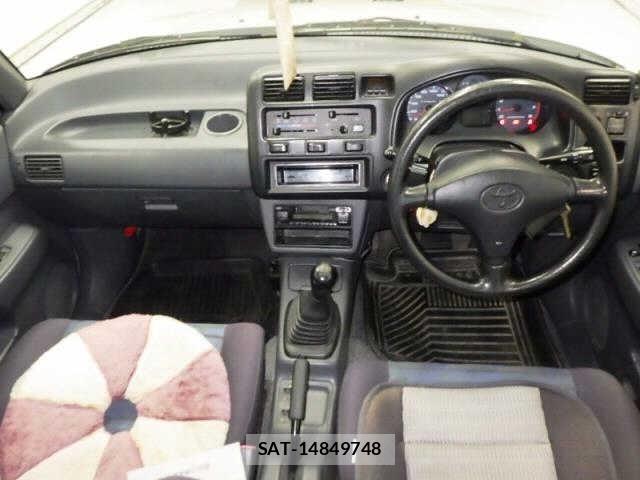 Toyota RAV4 1995 8709607-3