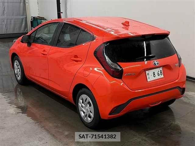 Toyota AQUA 2023 8944457-1