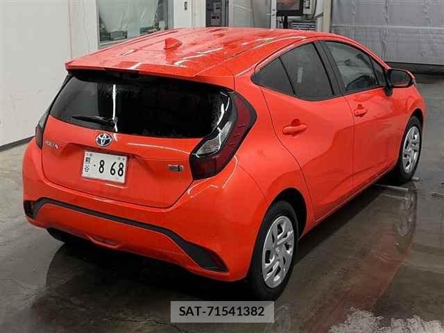 Toyota AQUA 2023 8944457-5